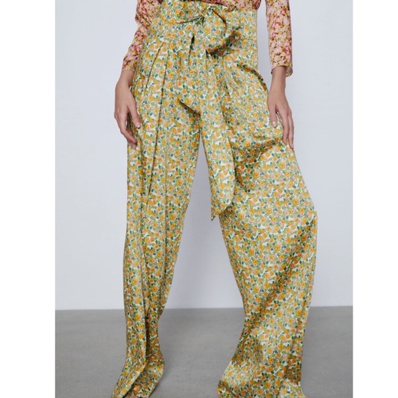 NEW!! Zara Floral Print Wide Leg Pants - Picture 1 of 5